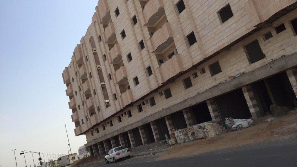 بناء المشاريع والمرافق العامة